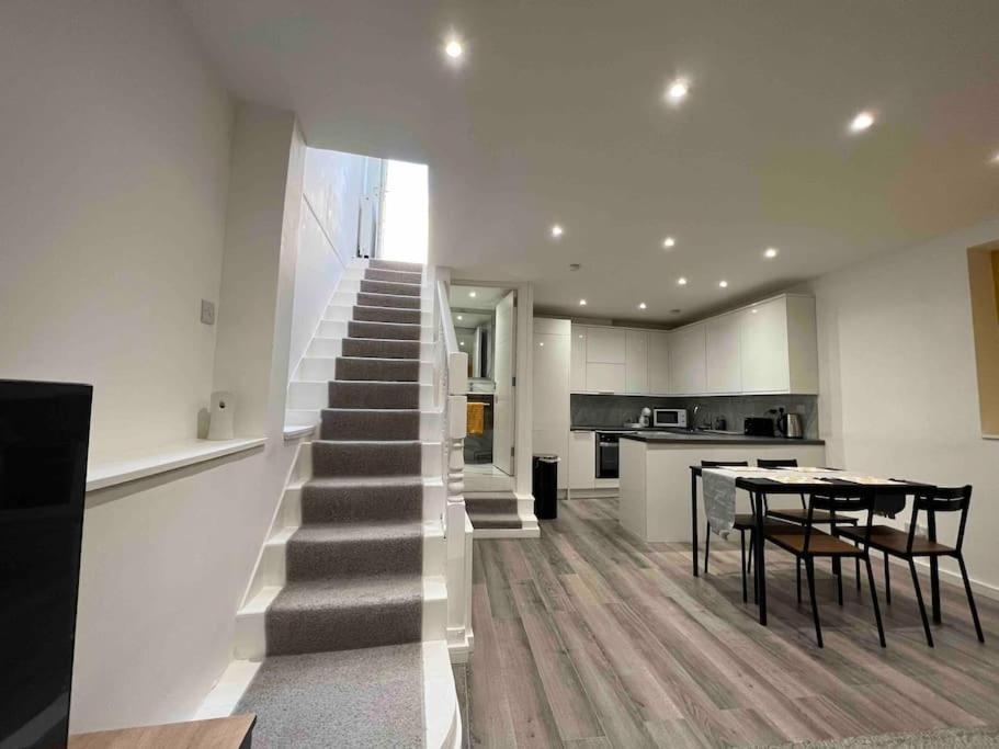 לונדון Stunning 3Br Maisonette In Brixton מראה חיצוני תמונה